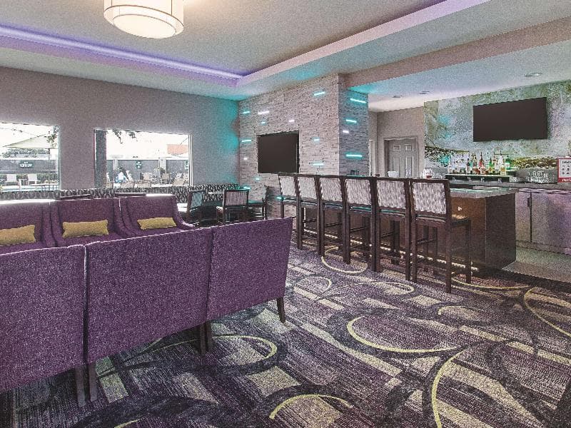 La Quinta Inn & Suites Arlington North 6 Flags Dr 2