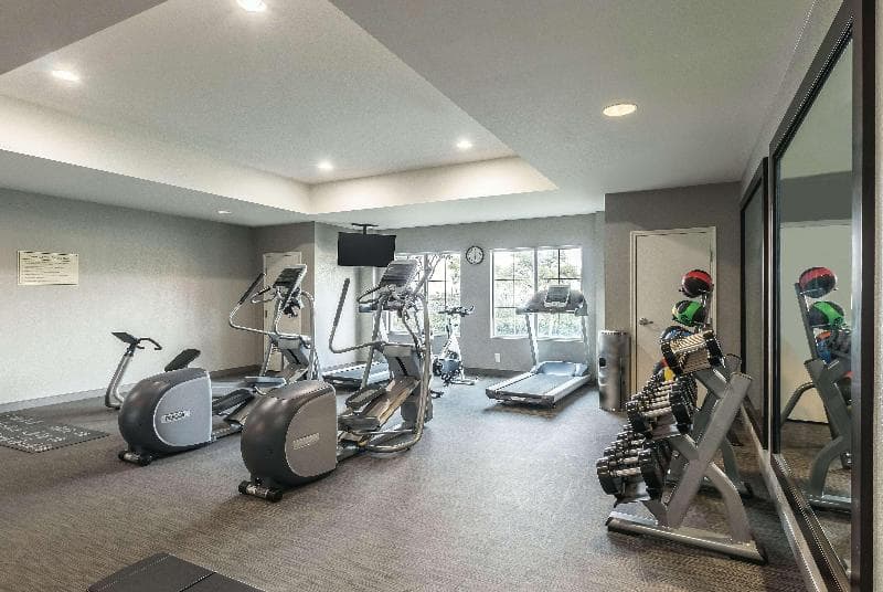 La Quinta Inn & Suites Arlington North 6 Flags Dr 3