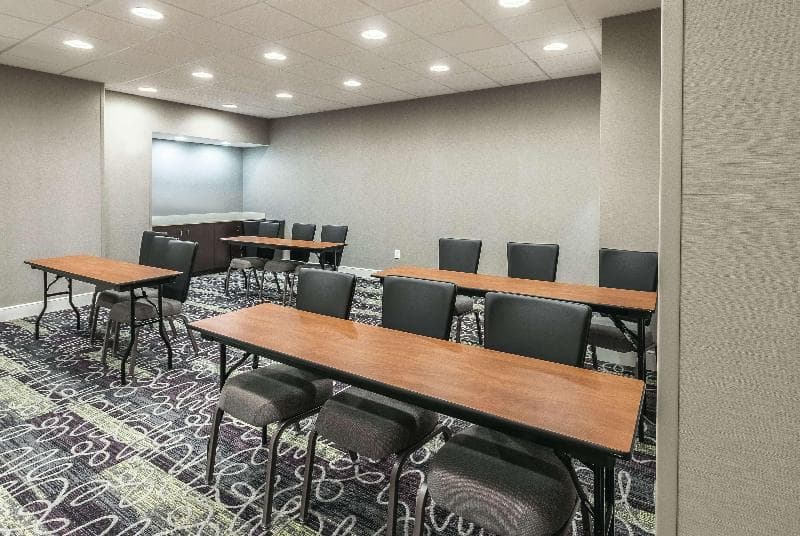 La Quinta Inn & Suites Arlington North 6 Flags Dr photo 1