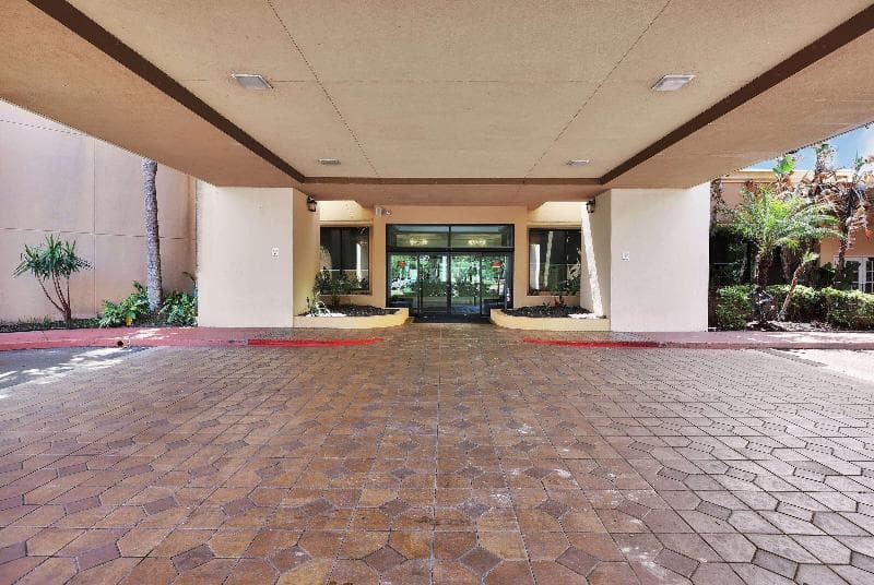 Ramada By Wyndham Jacksonville I-95 By Butler Blvd 4