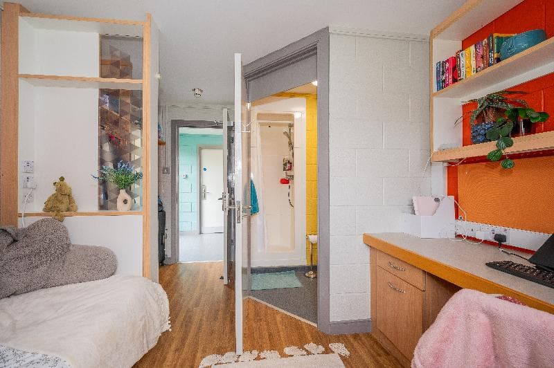 Queen's University Belfast, Elms Village (Adults only)
