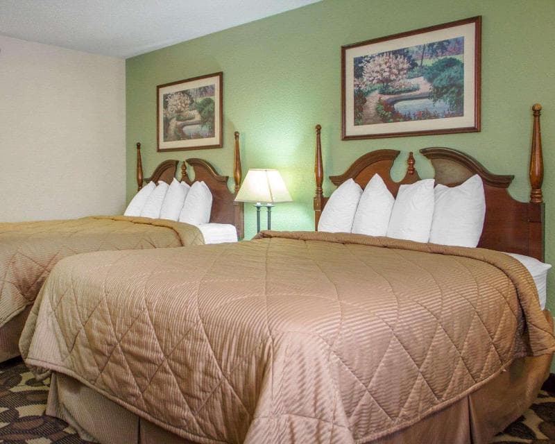 Quality Inn 4