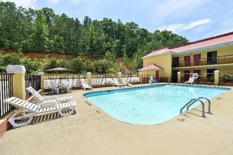 Red Roof Inn Cartersville 4