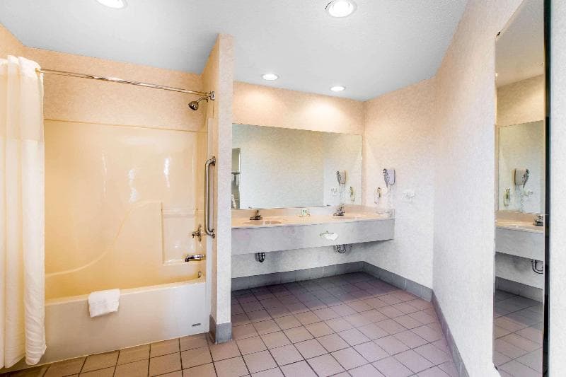 Quality Inn Clinton 3