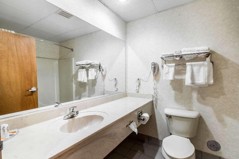 Quality Inn Clinton 4