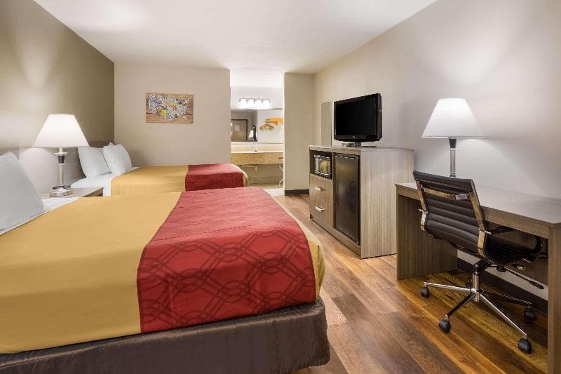 Econo Lodge 5