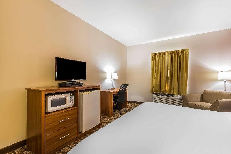 Quality Inn And Suites Chesterfield Village photo 1