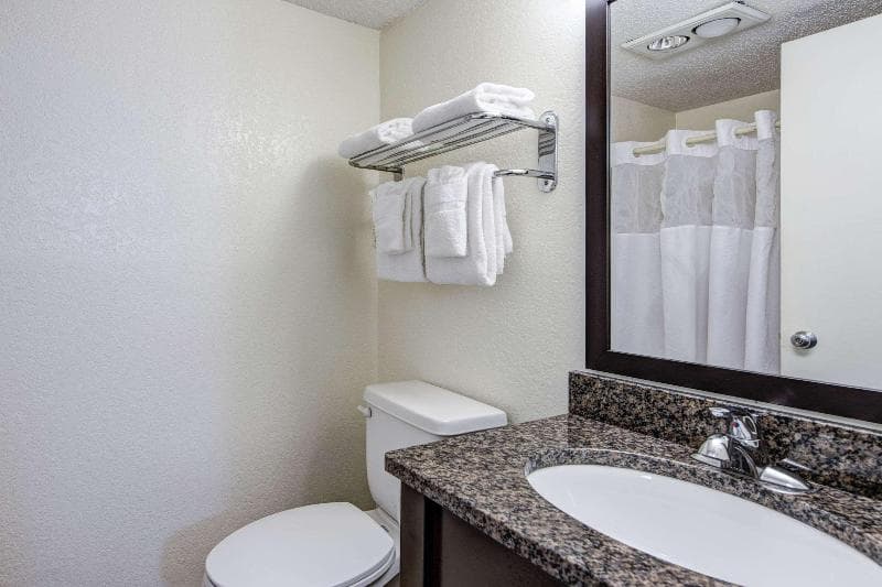 Quality Inn Creekside 2