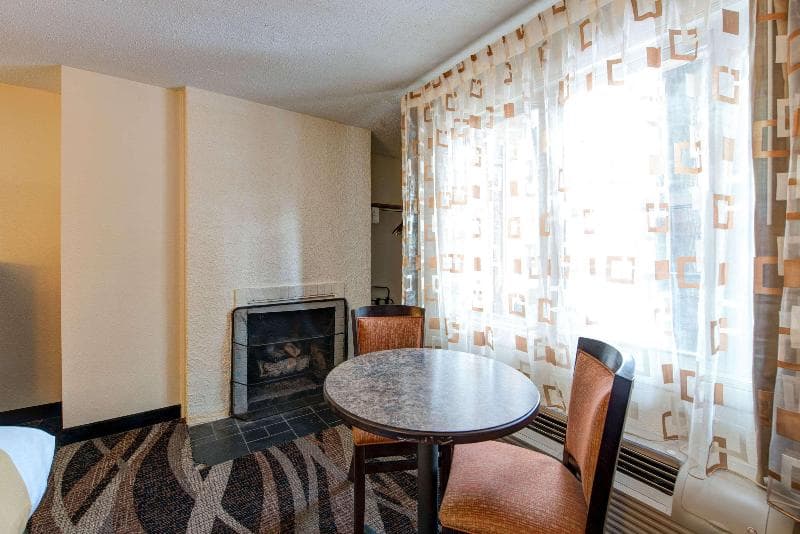 Quality Inn Creekside 3