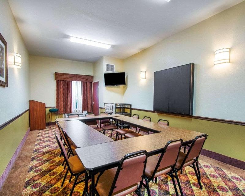 Comfort Suites Montgomery 4