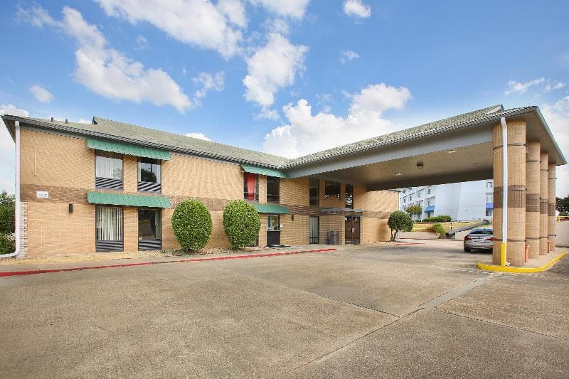 OYO Hotel Texarkana Trinity AR Hwy I-30 3