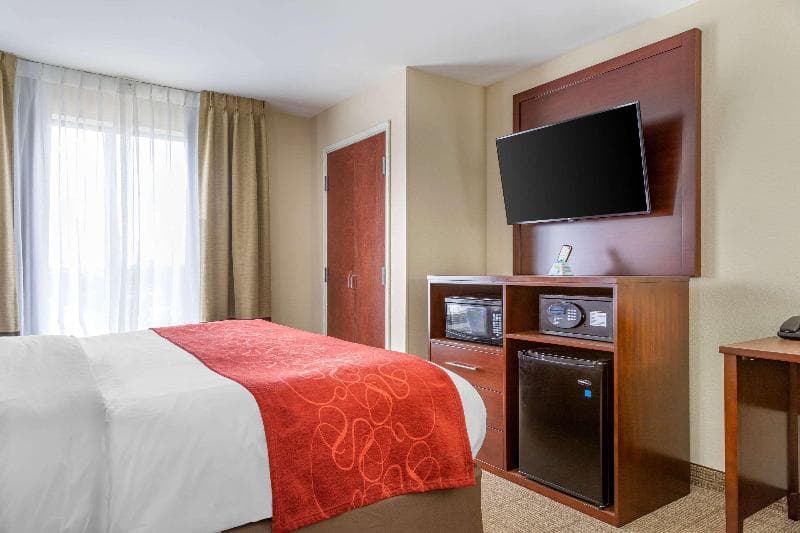 Comfort Suites Gateway 4