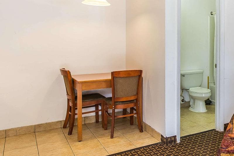 Suburban Extended Stay Abercorn 4