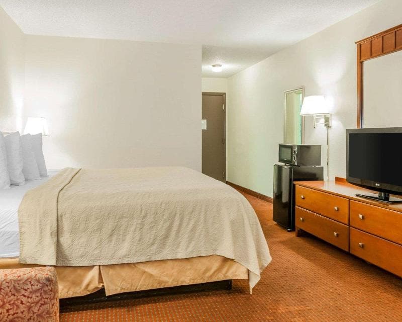Baymont by Wyndham Indianapolis East 4