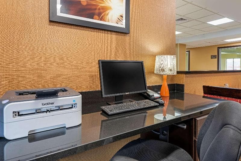 Comfort Inn East 4
