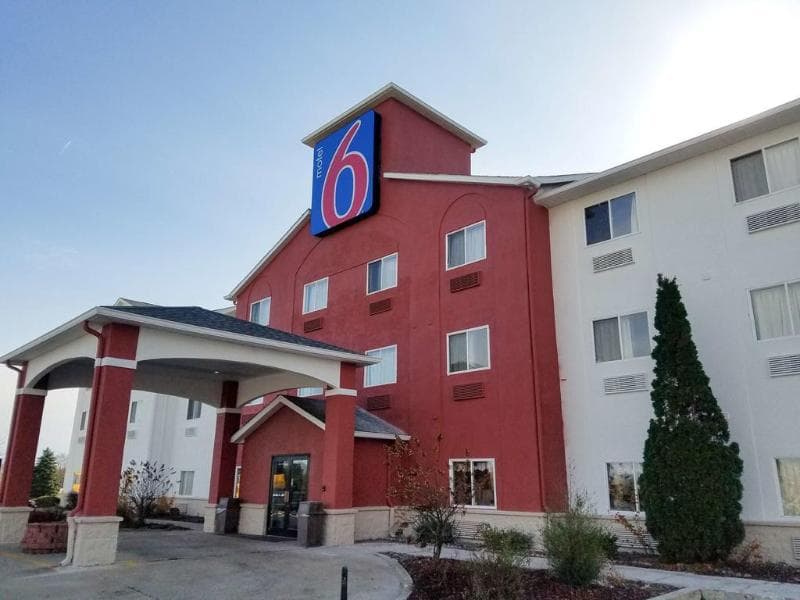 Quality Inn & Suites 4