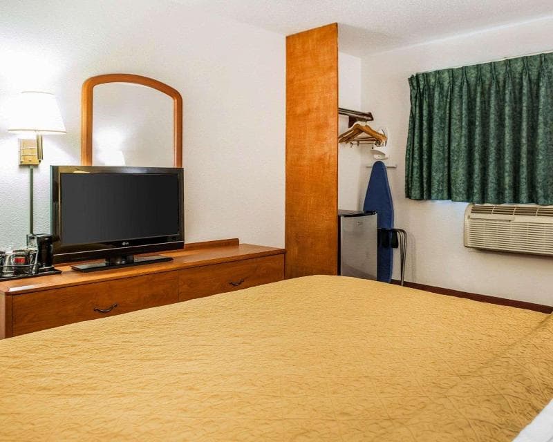 Quality Inn South 5