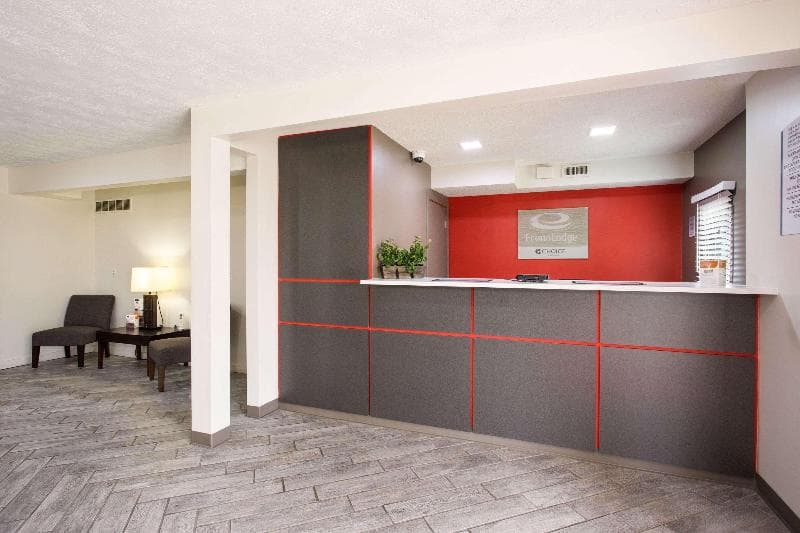 Econo Lodge Olathe - Kansas City photo 1
