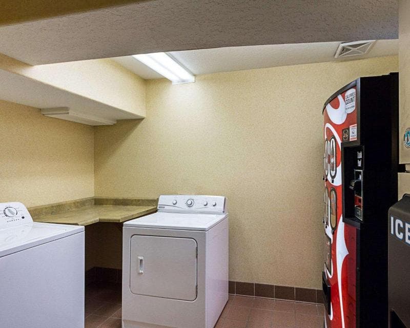 Comfort Suites Airport 3
