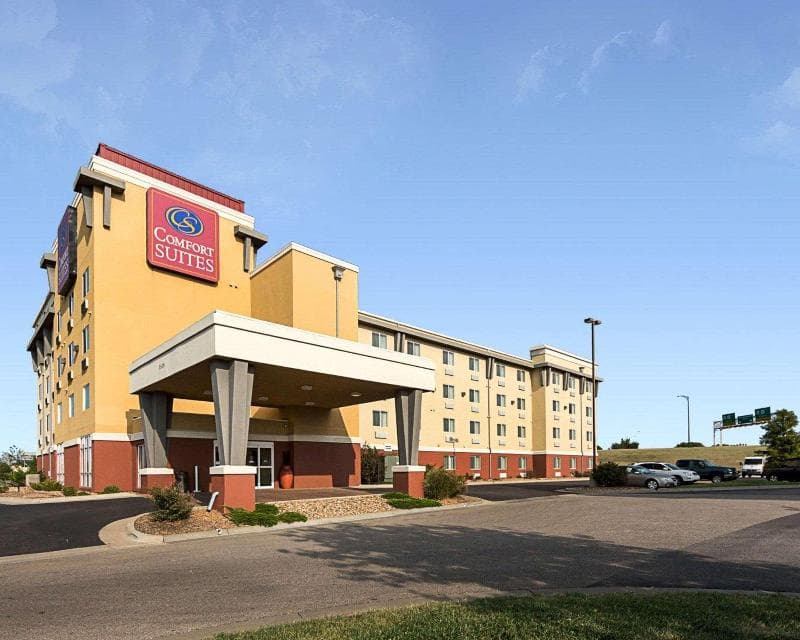 Comfort Suites Airport 4