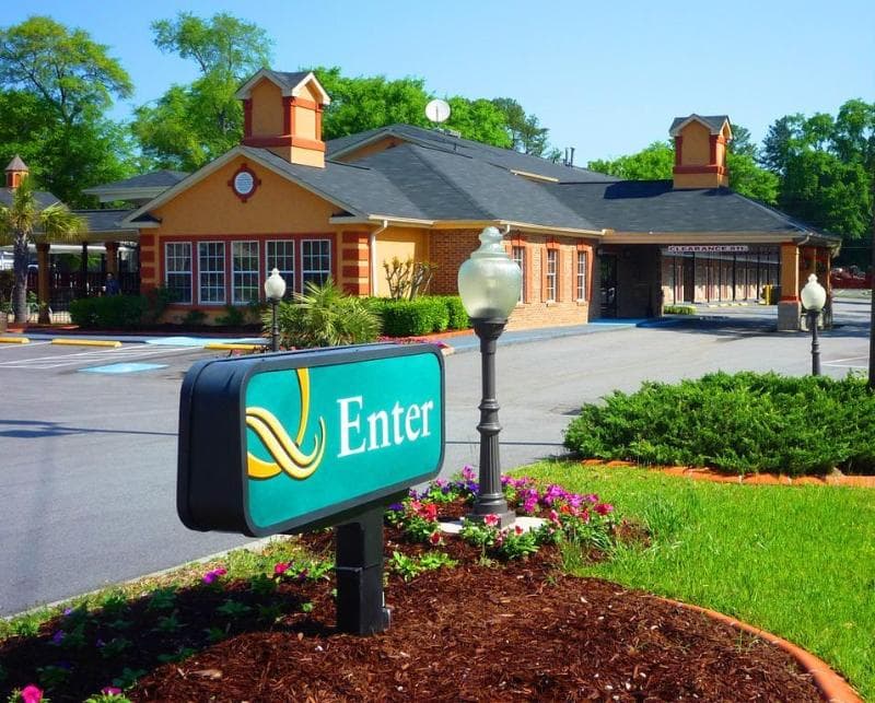 Quality Inn & Suites photo 1