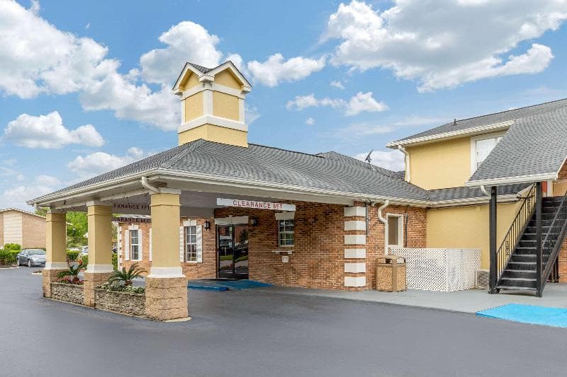Quality Inn & Suites 4