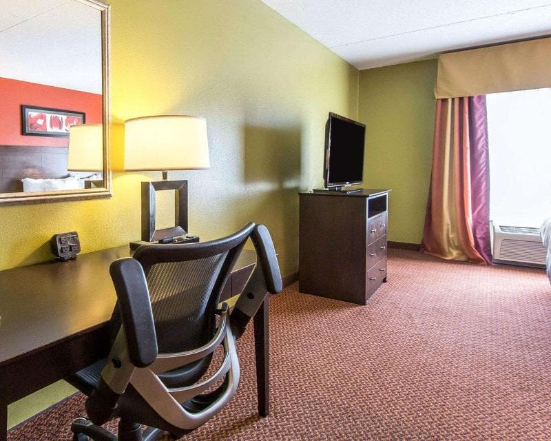 Comfort Suites East 3