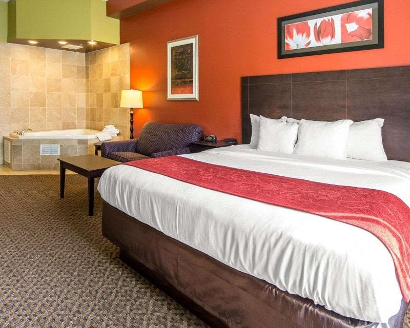 Comfort Suites East 4