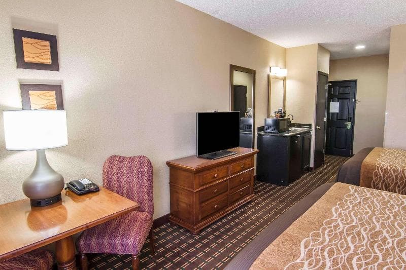 Quality Inn & Suites I-35 E/Walnut Hill 5