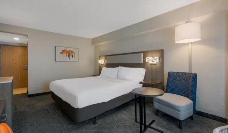 Holiday Inn Express Hampton - Coliseum Central 3