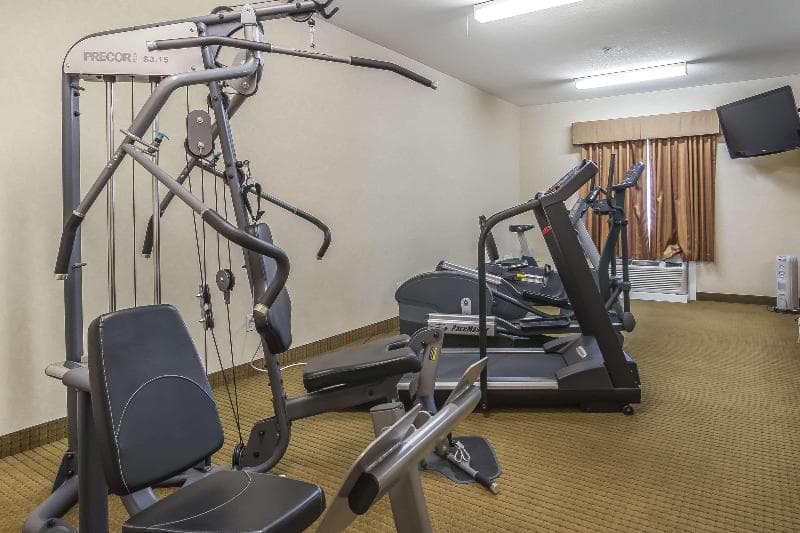 Comfort Inn & Suites 4