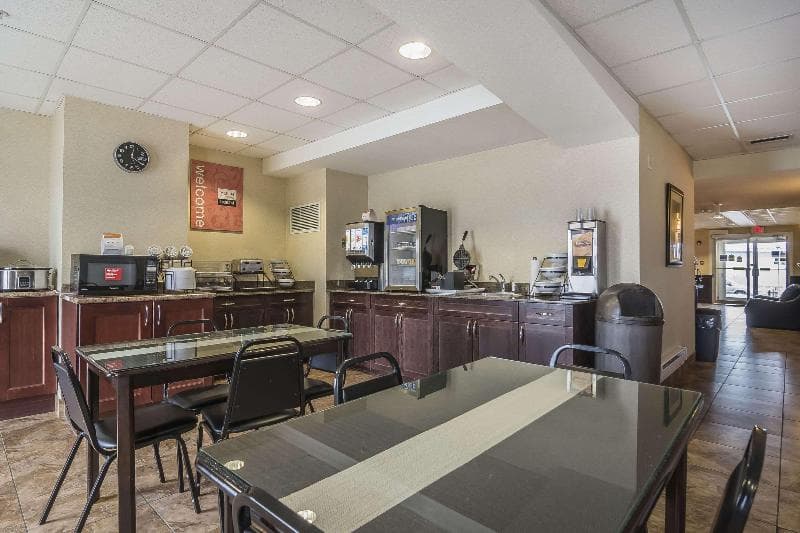 Comfort Inn & Suites 2
