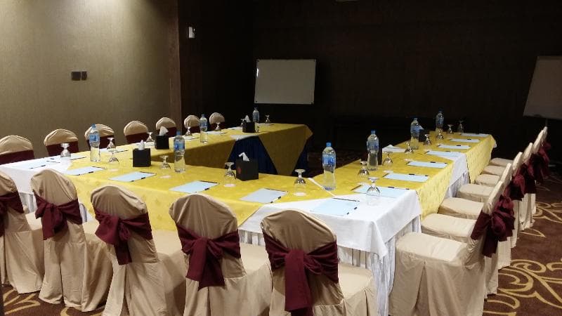Ramee Guestline Hotel, Qurum 5