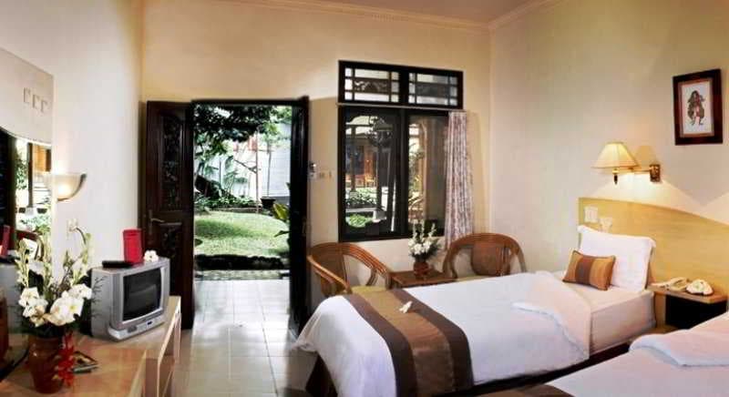 Yulia Village Inn 4