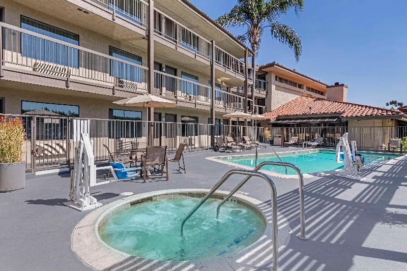Best Western Plus Executive Inn 3