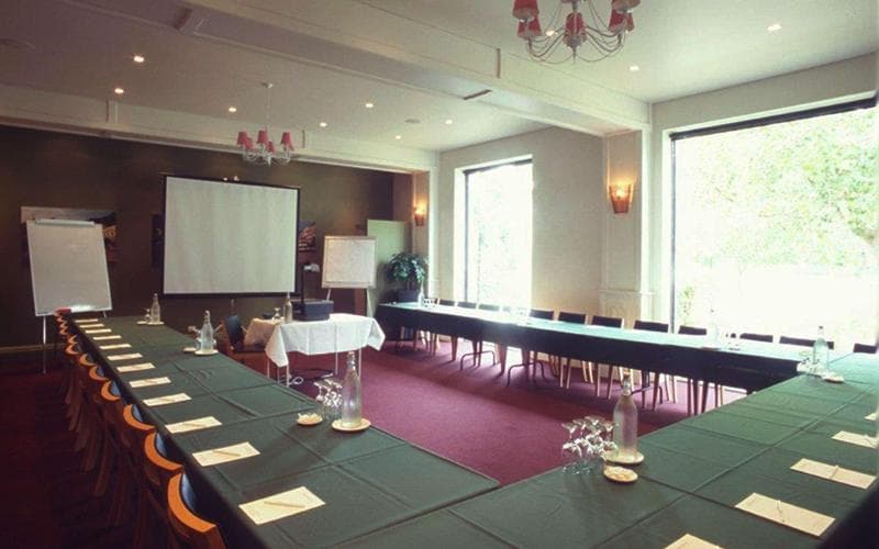 Best Western Plus The Tudor-Box Hill 3