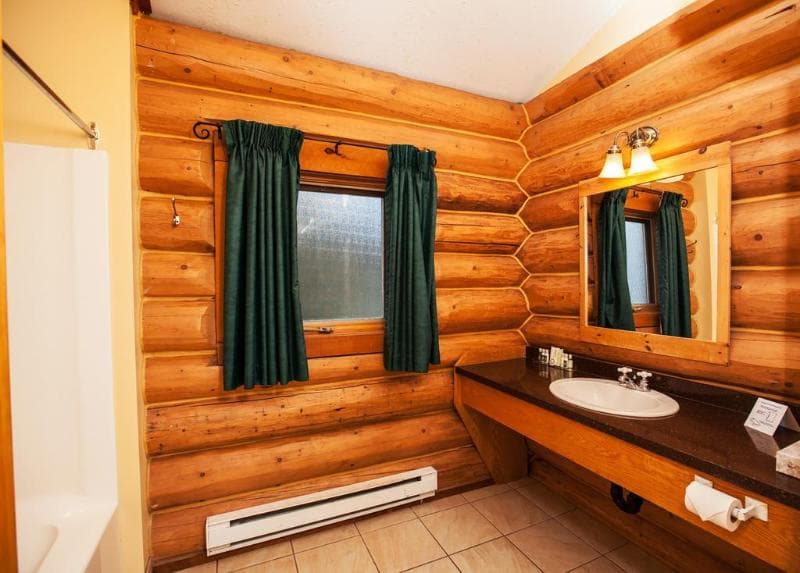 Glacier House Resort 4