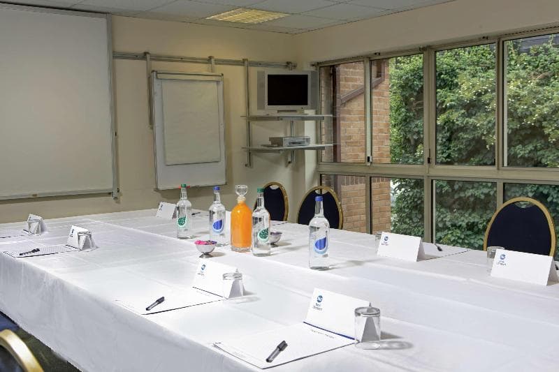 Tiverton Hotel Lounge & Venue 3