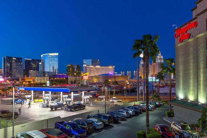 Hampton Inn Tropicana 3