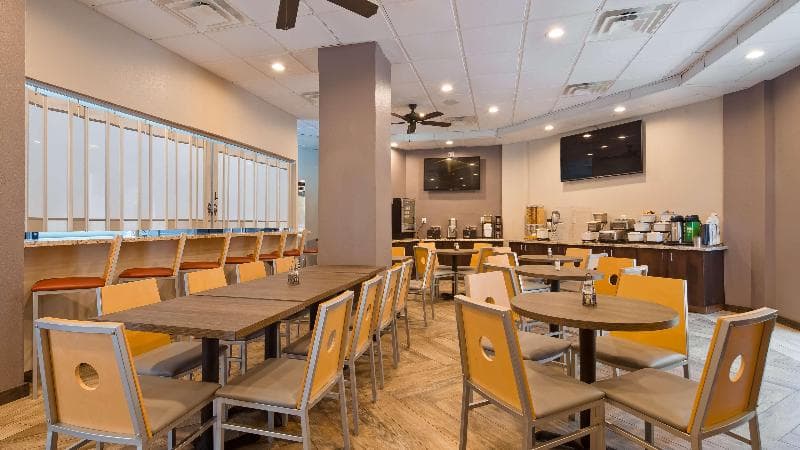 Best Western InnSuites Tucson Foothills Hotel & Suites 5