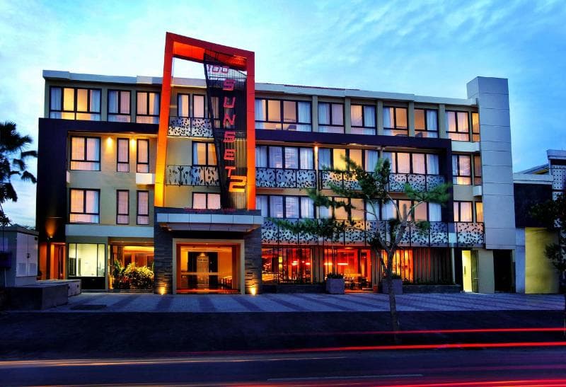 100 Sunset Hotel And Ballroom photo 1