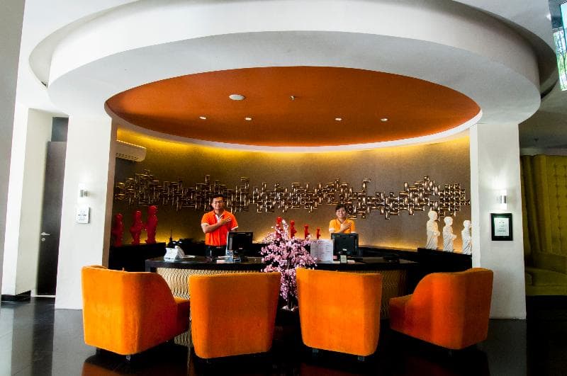 100 Sunset Hotel And Ballroom 3