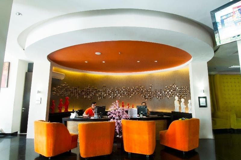 100 Sunset Hotel And Ballroom 4