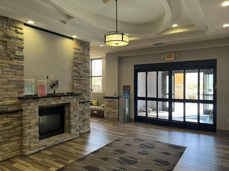 Hampton Inn & Suites Barstow 5