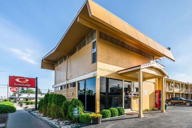Rodeway Inn & Suites main