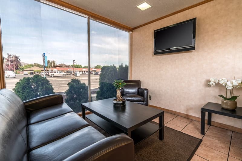 Rodeway Inn & Suites 5