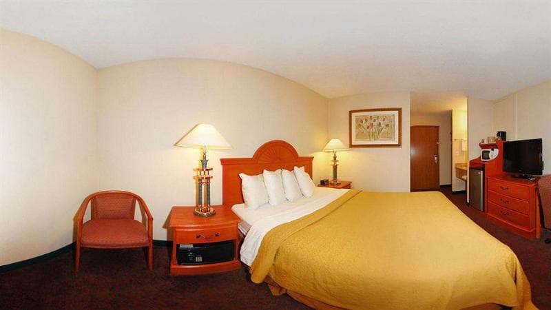 Quality Inn & Suites Lacey I-5 5