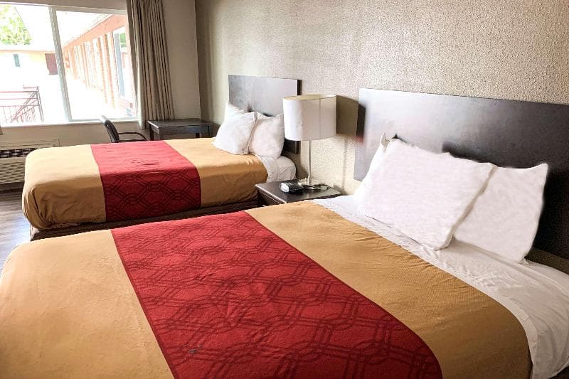 Econo Lodge Vancouver 4