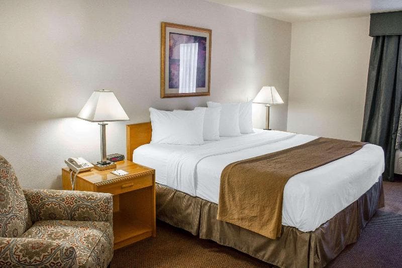 Quality Inn & Suites photo 1