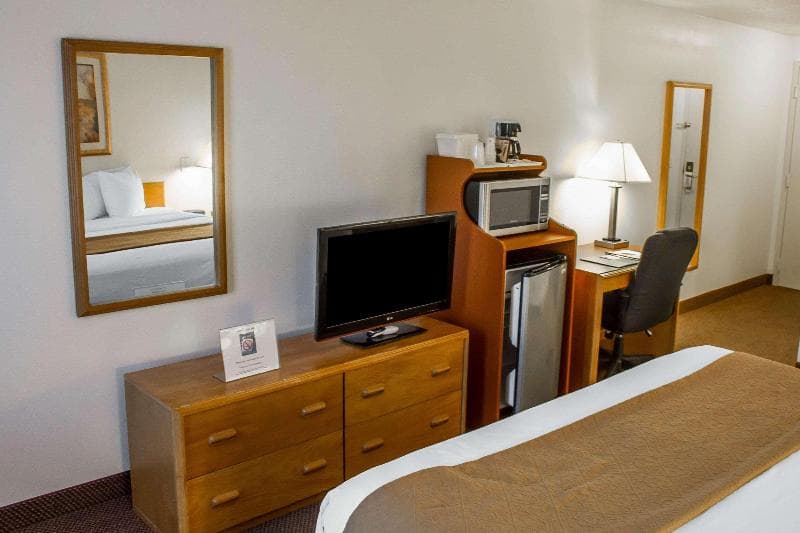 Quality Inn & Suites 2